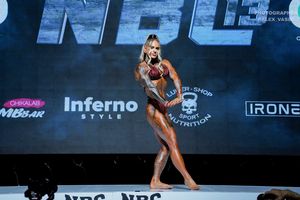 WOMEN'S PHYSIQUE